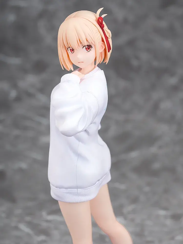 Figurine Lycoris Recoil - Chisato Nishikigi - Ver. Oversized Sweatshirt - 1/7 - Phat Company